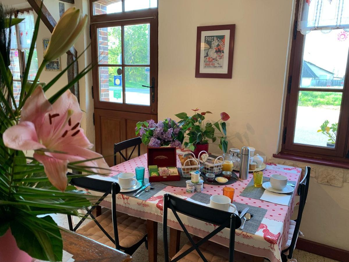 Les Logis Du Breuil Bed & Breakfast Marchéville Екстериор снимка