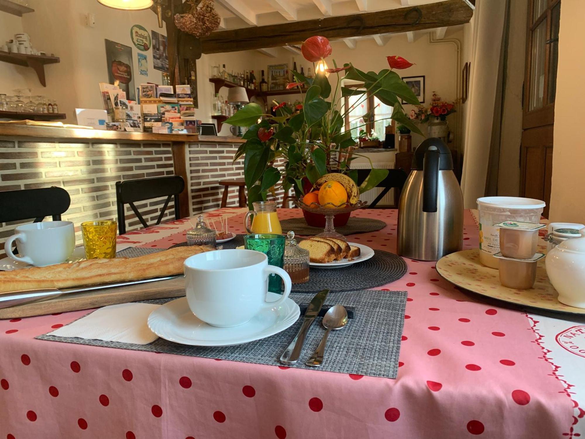 Les Logis Du Breuil Bed & Breakfast Marchéville Екстериор снимка