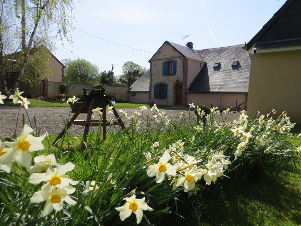 Les Logis Du Breuil Bed & Breakfast Marchéville Екстериор снимка